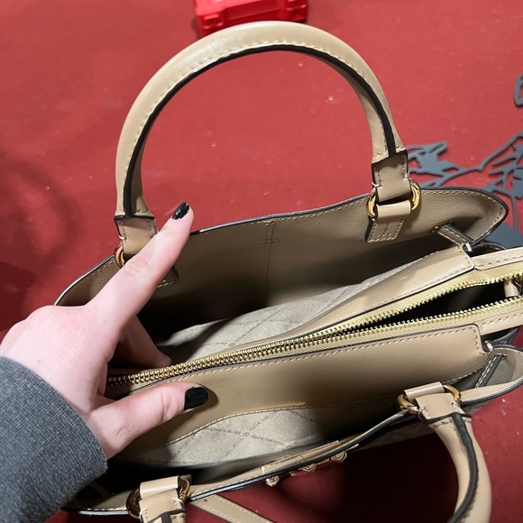 Michael Kors medium purse - Picture 3 of 4